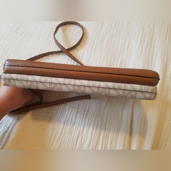 Michael kors Dual colored Bag - Picture 7 of 11